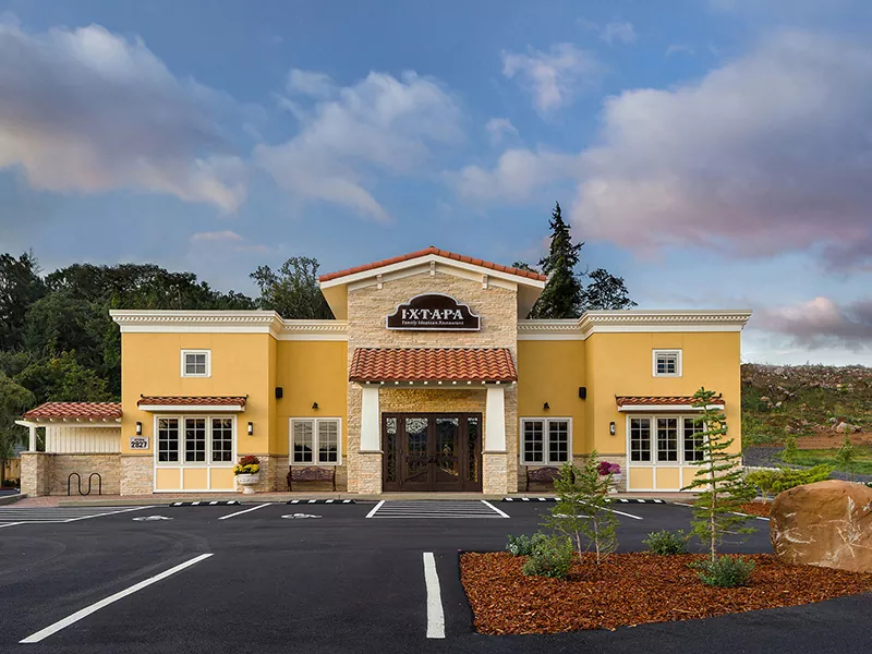 Bangunan restoran logam